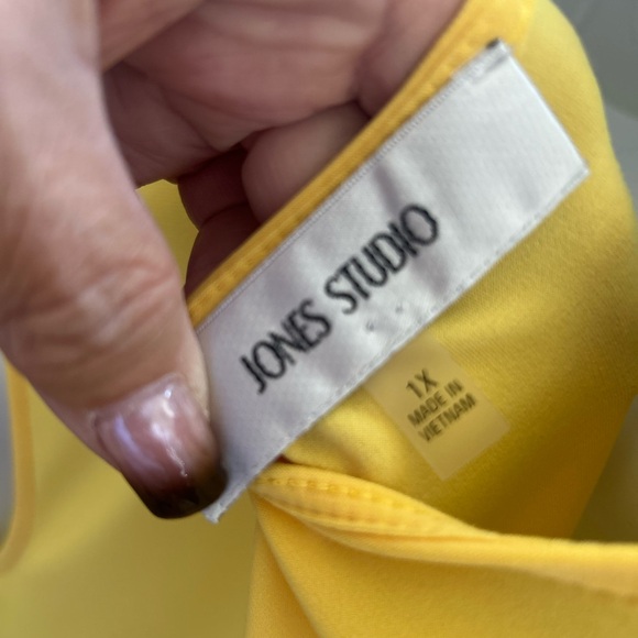 Jones Studio Mustard Sleeveless Blouse - Picture 3 of 3